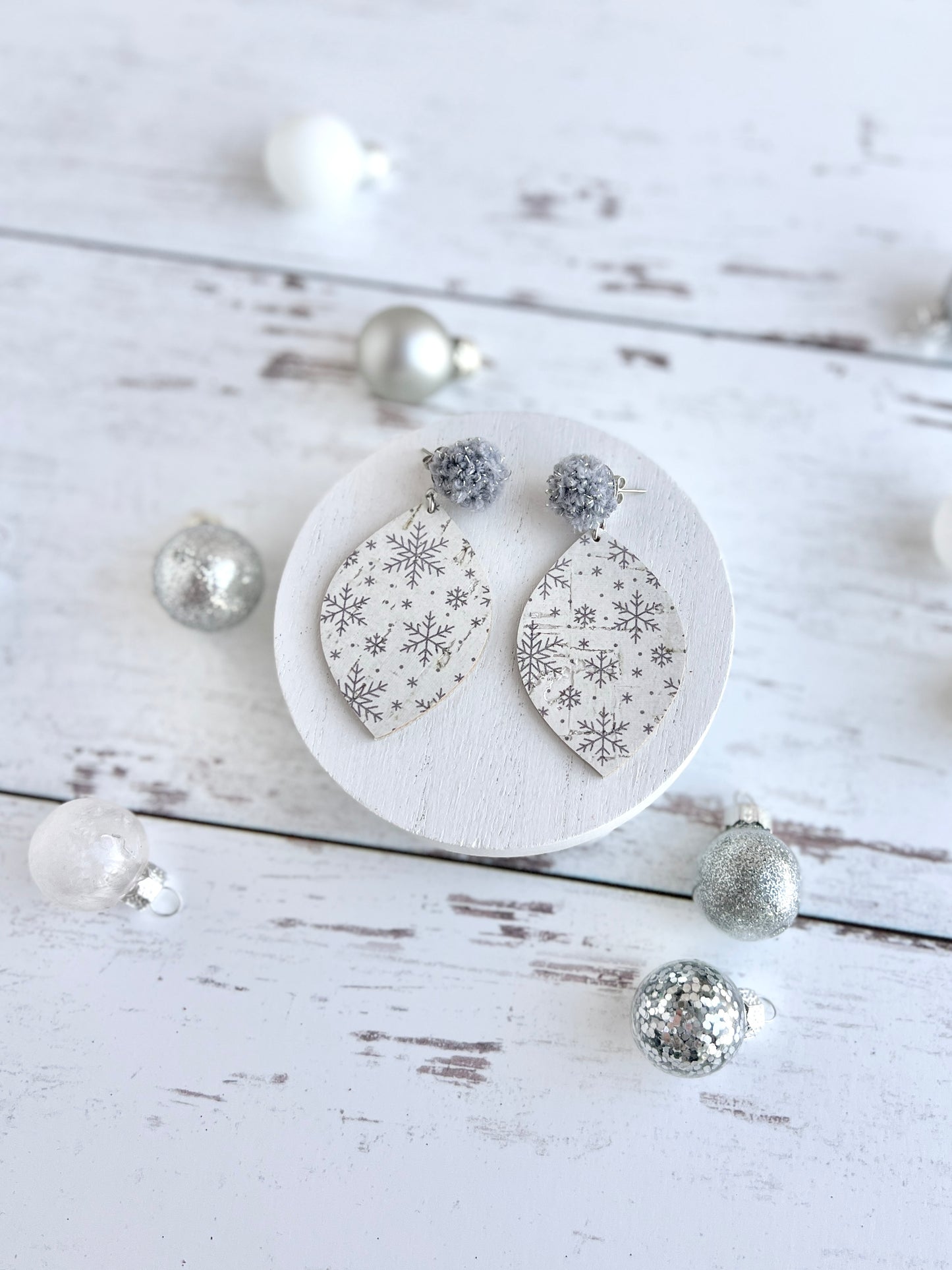 Falling Snowflakes